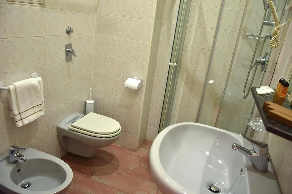 Hotel Losanna Милан 3*,  Италия